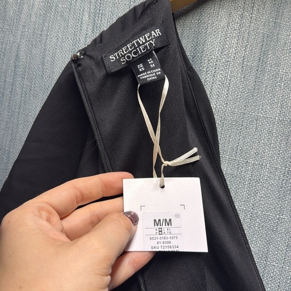 🏁 Elegant Black Maxi Dress size medium NWT - Picture 4 of 8